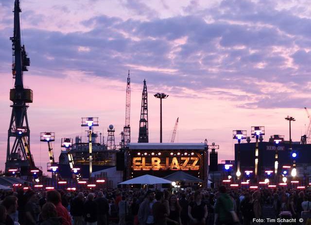 HIGHLIGHT: 20.000 Besucher beim Elbjazz Festival 2012 – Bands, Barkassen, bestes Wetter! more…