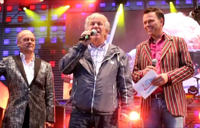 CHARITY: ElbAllianz – Stars singen zugunsten der Flutopfer – Initiatoren Corny Littmann & Rolf Zuckowski more…